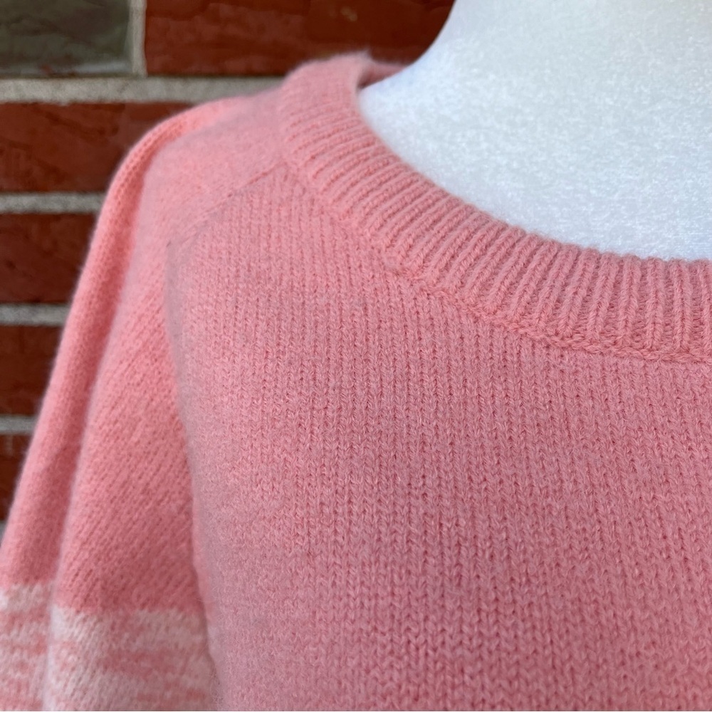 Unbranded Crew Neck Chevron Striped Pink and Gold Ombré Long Sleeve Sweater ⛄️ - Picture 2 of 8